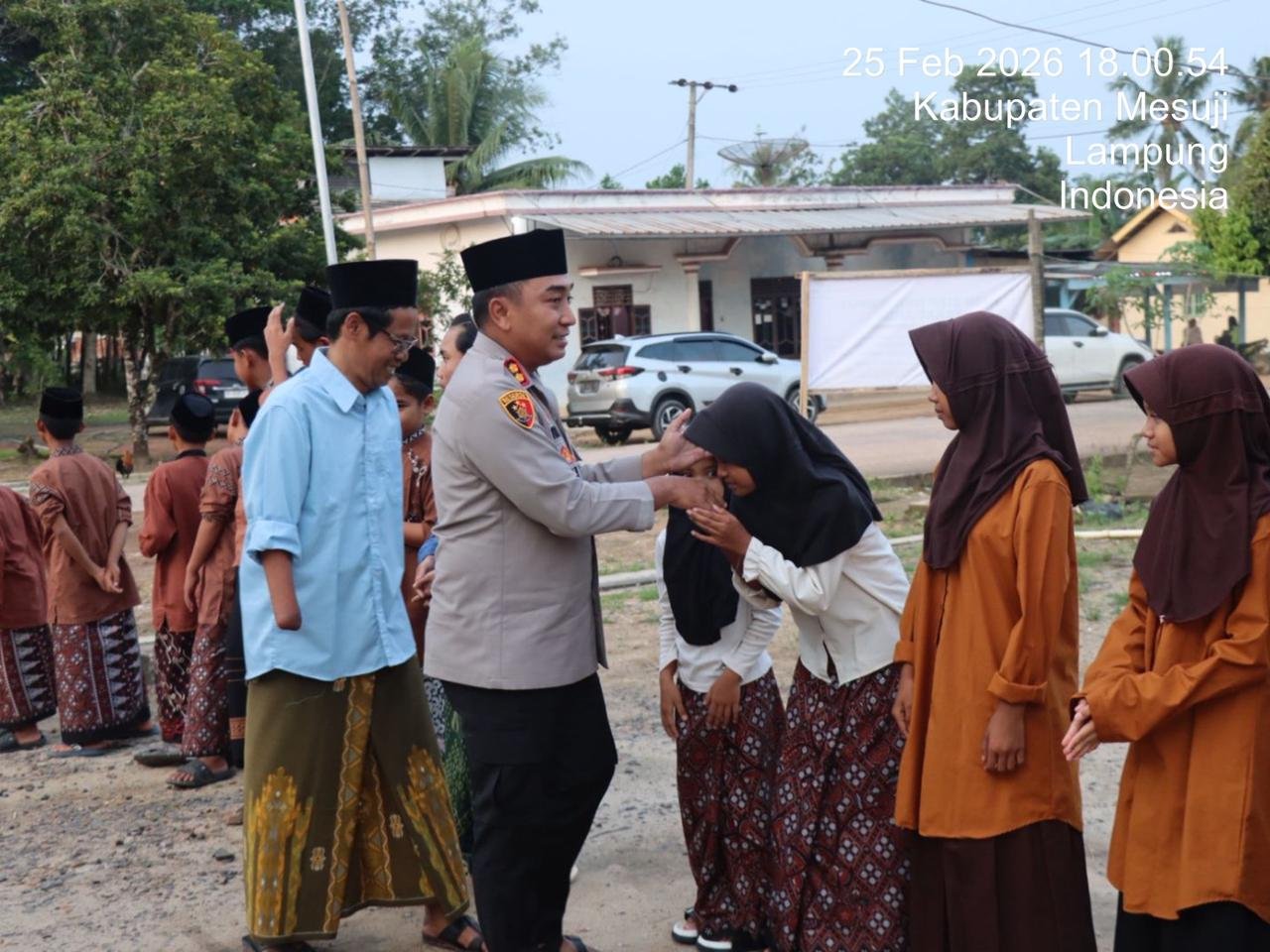 Kapolres Mesuji Berkunjung Ke Pondok Pesantren Al-Falah Annahdiyah.