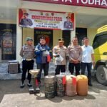 Anggota Polres Mesuji Amankan Dua Unit Mobil Yang Membawa Solar Bersubsidi