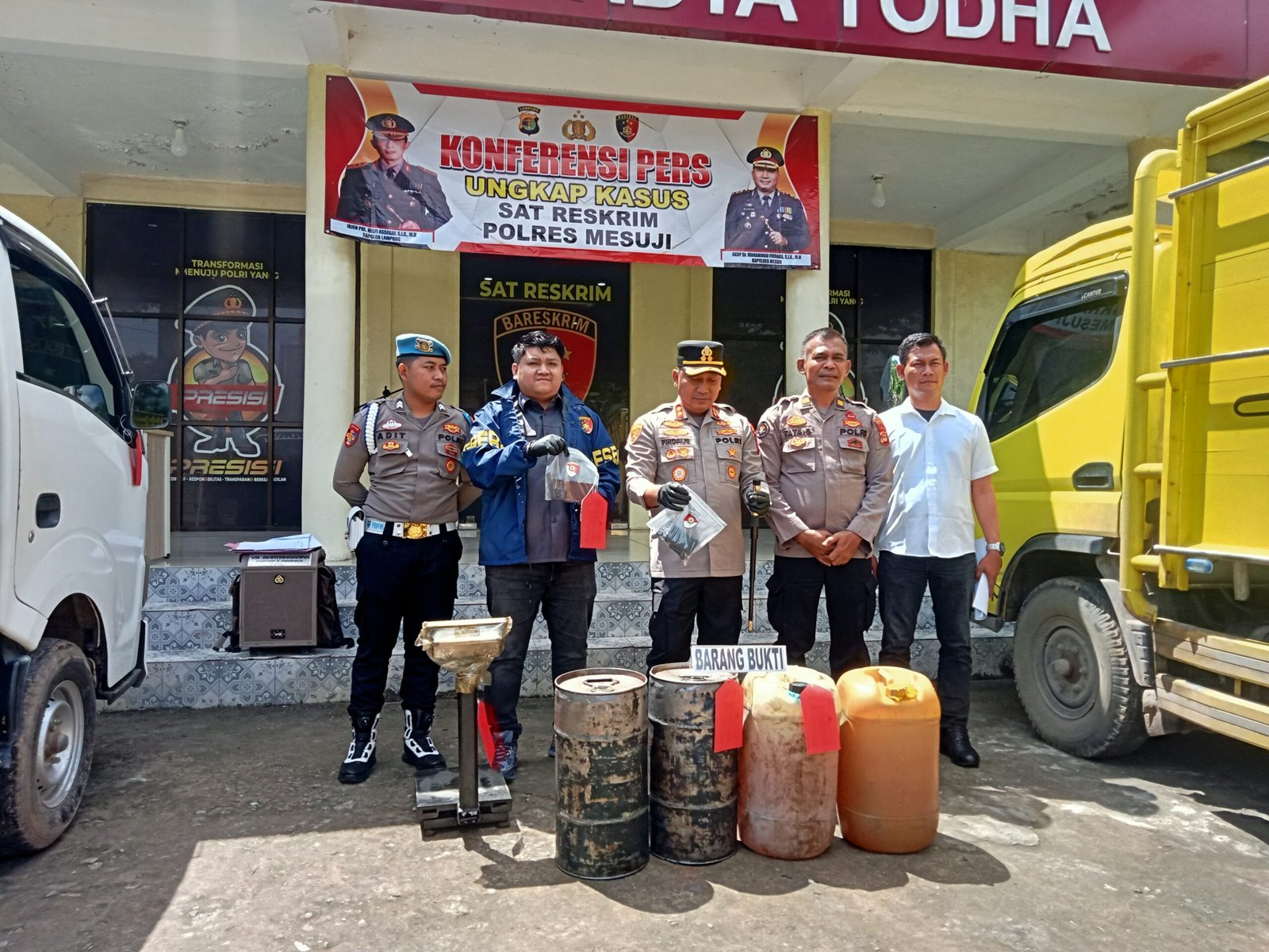 Anggota Polres Mesuji Amankan Dua Unit Mobil Yang Membawa Solar Bersubsidi